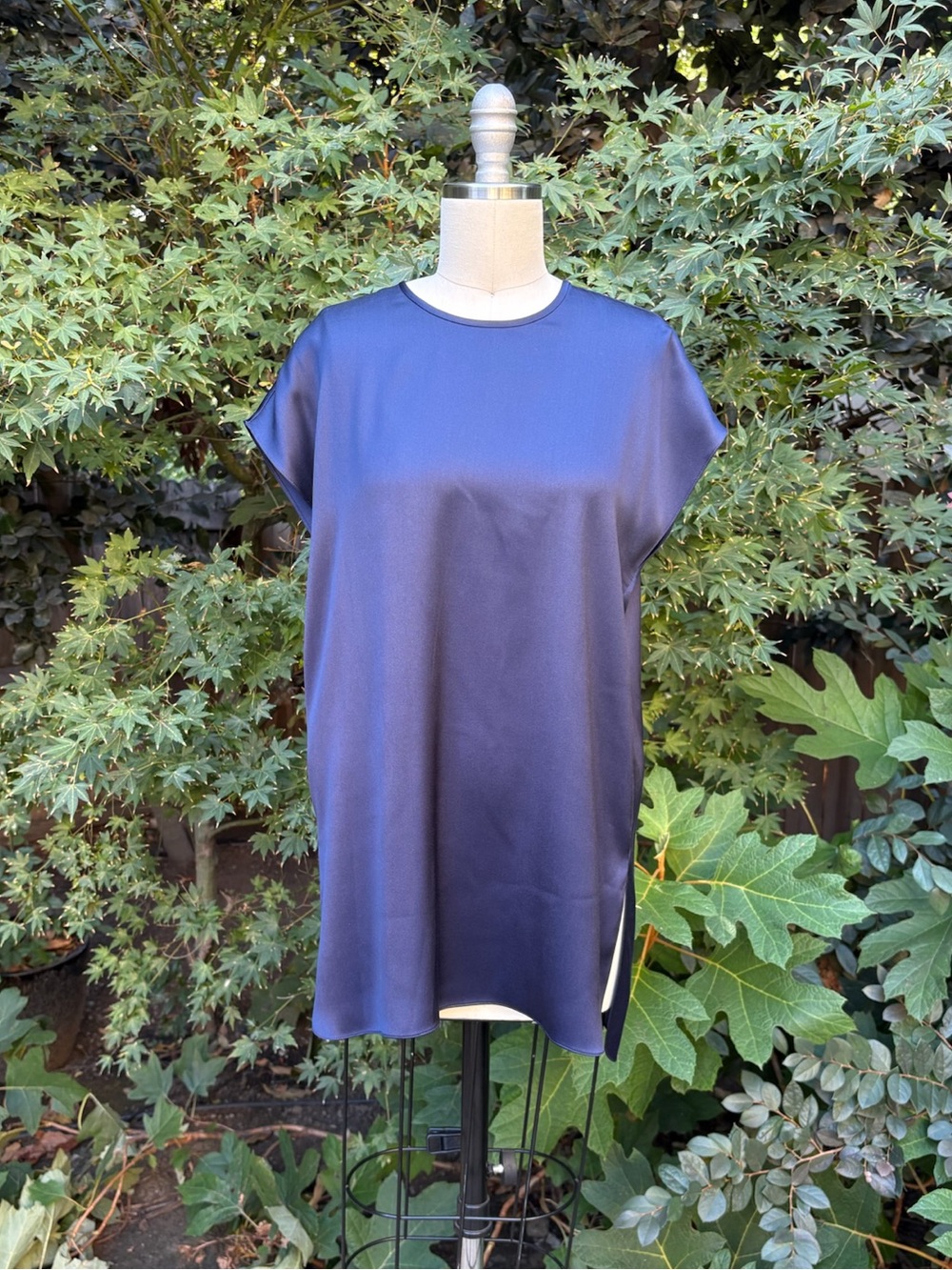 NWT Giorgio Armani elegant blouse with satin finish - Size 42